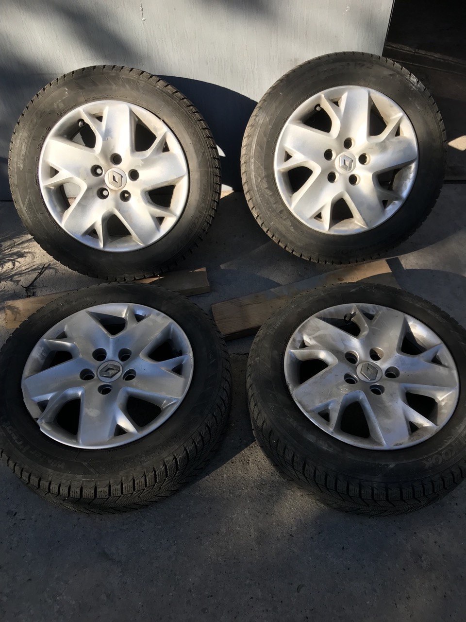 Шини Hankook Winter I*Cept iZ2 W616 205/60 R16 96T XL