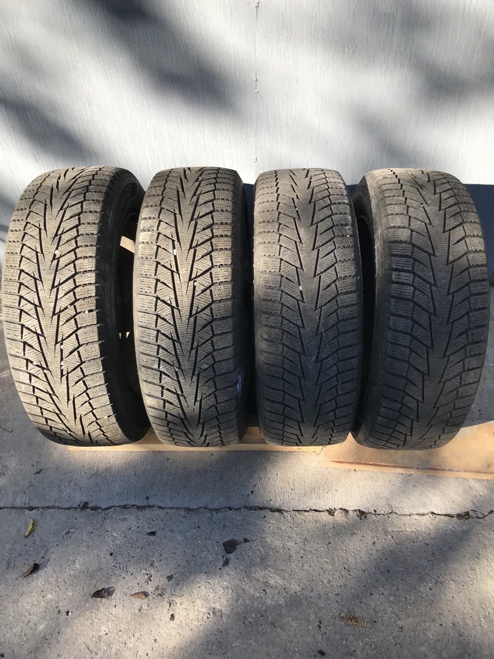 Шини Hankook Winter I*Cept iZ2 W616 205/60 R16 96T XL — фото 2