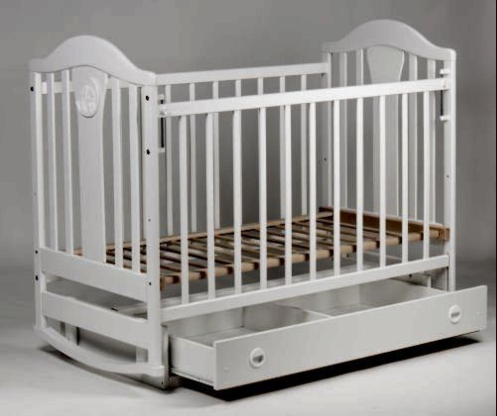 Дитяча кроватка з маятником та ящиком — фото 3